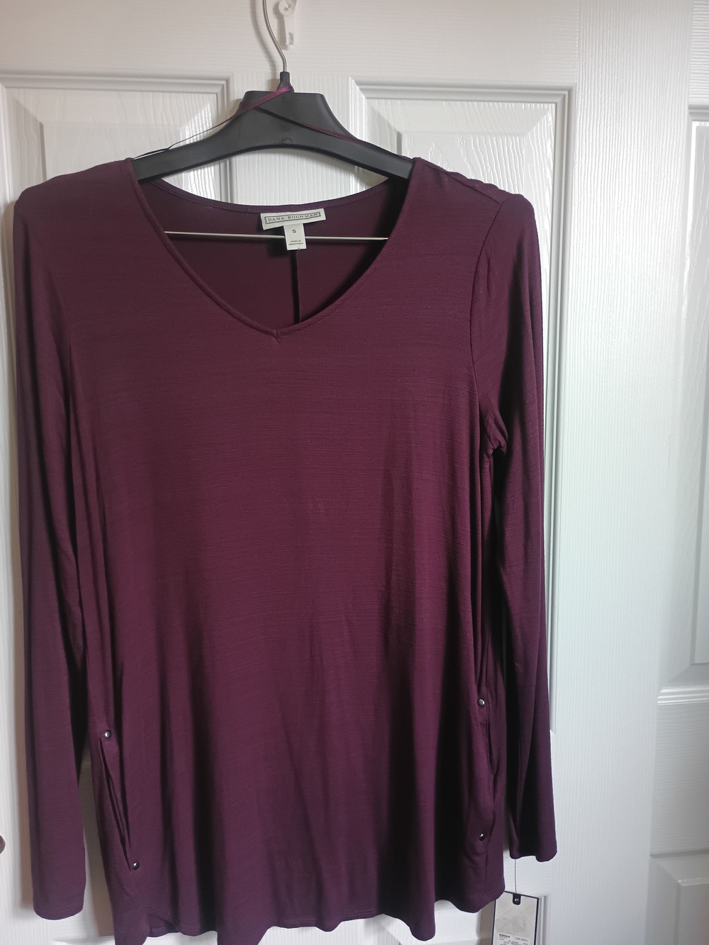 Dana Buchman Long Sleeve V-Neck Top
